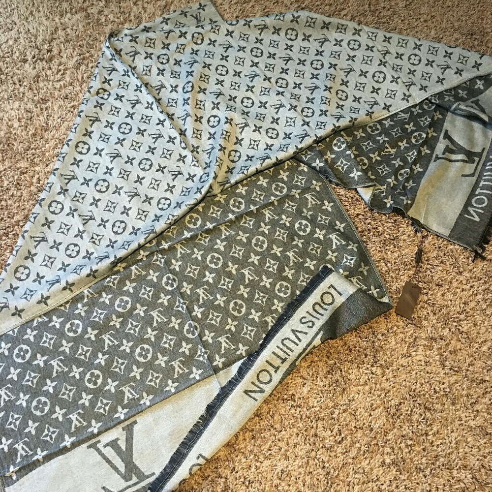 100% real Louis Vuitton monogram silk shawl